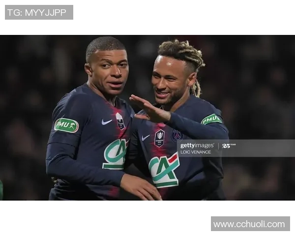 内马尔领衔巴黎圣日耳曼对决伊斯坦布尔球队的精彩较量